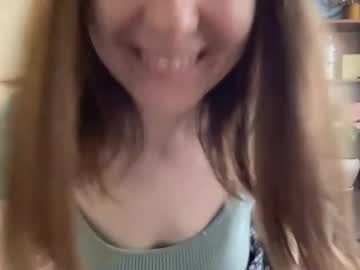 girl
        eva_sax_31 cam image #11754