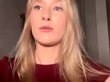 girl
        bella_sting cam image #15336