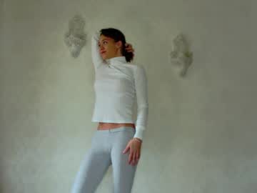 girl
        littlegreekflower cam image #1130