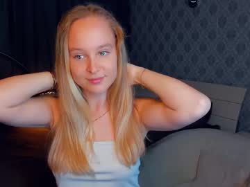 girl
        nicolavanderbie cam image #17806