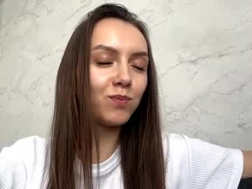 girl
        desirewingard cam image #23001