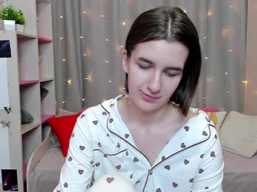 girl
        trisha_ray cam image #6517