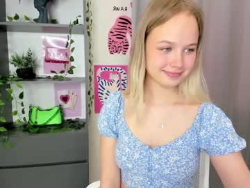 girl
        tenderness_18 cam image #13288