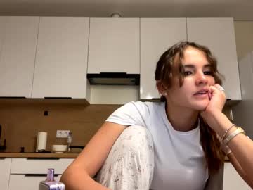 girl
        annisguion cam image #18030