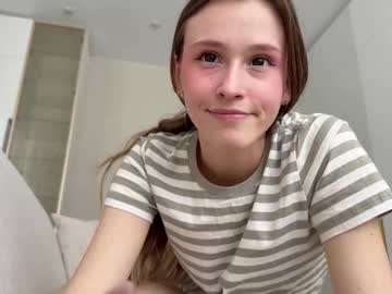 girl
        vi_world cam image #21434