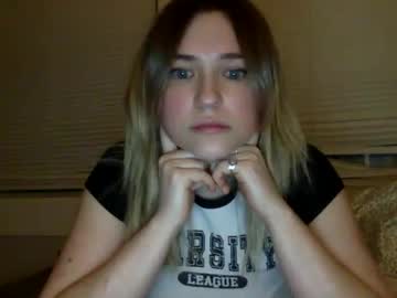 girl
        rocks_off777 cam image #9042