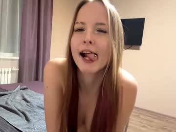 girl
        yourlovelyviki cam image #20659