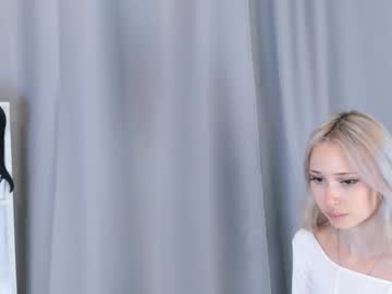 girl
        aurorabless cam image #15974