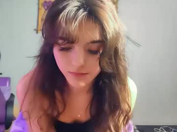 girl
        elisabethmikowski cam image #22397