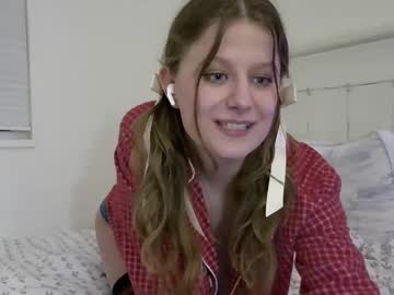 girl
        clementinecult cam image #8914