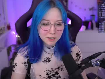 girl
        theblue_moonie cam image #11457