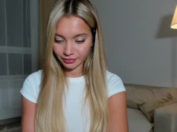 girl
        honeybae3 cam image #5513