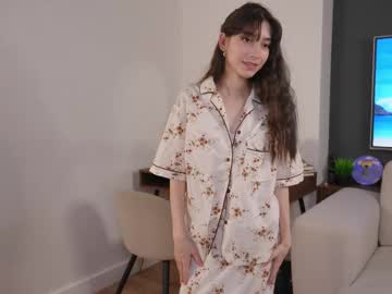 girl
        lillaherrand cam image #18893