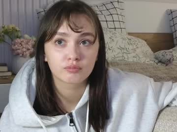 girl
        evi_woow cam image #590