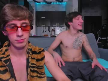 couple
        esthetics_boys cam image #7303