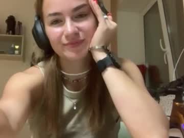 girl
        saundrayeeloy cam image #17952