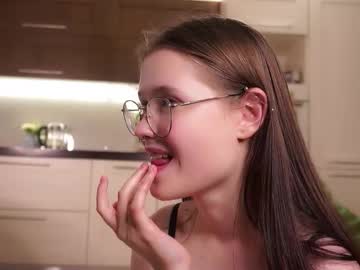 girl
        angelabalay cam image #18022