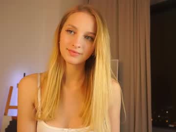 girl
        mickeydior cam image #9529