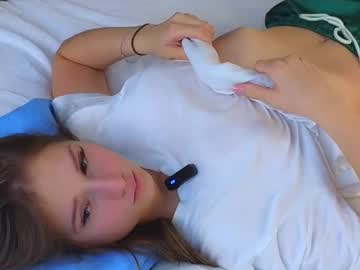 girl
        hanneloregurwell cam image #17139