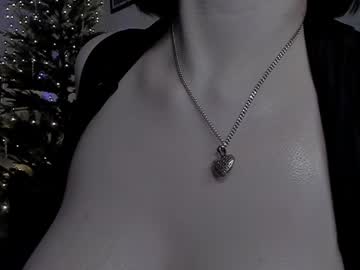 couple
        emmy_m00n cam image #6158