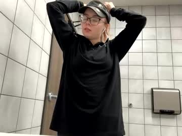 girl
        yourfavoriteshorty cam image #22129